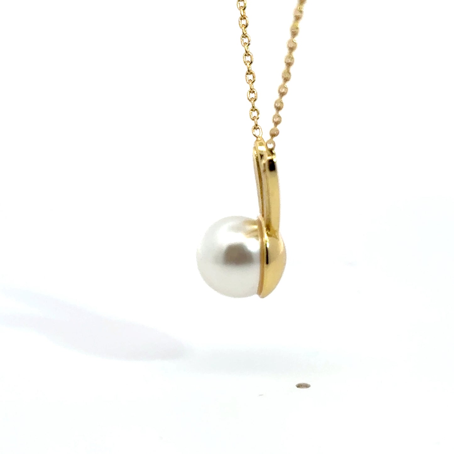 Yellow Gold Necklace with Round Cabochon Pearl
