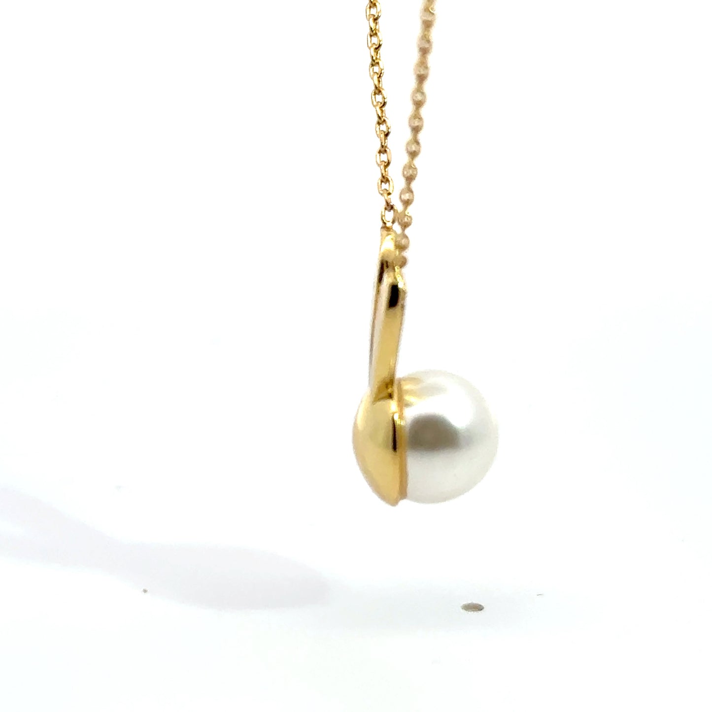 Yellow Gold Necklace with Round Cabochon Pearl