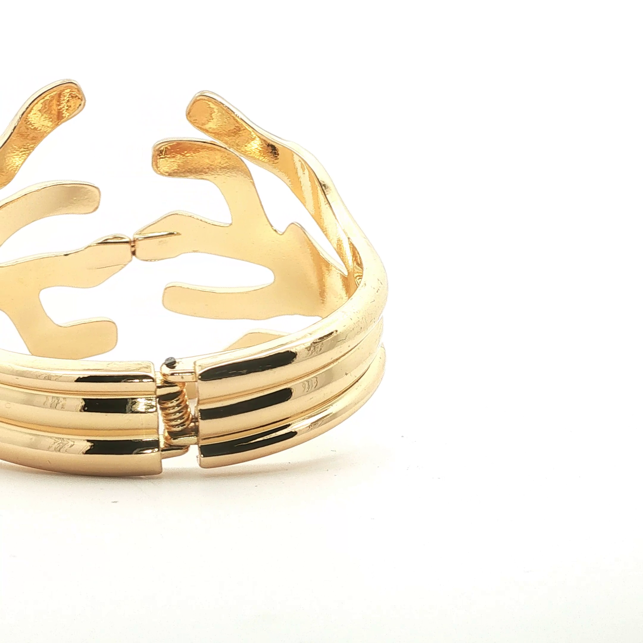 Sculptural Coral Branch Design Yellow Gold Bangle