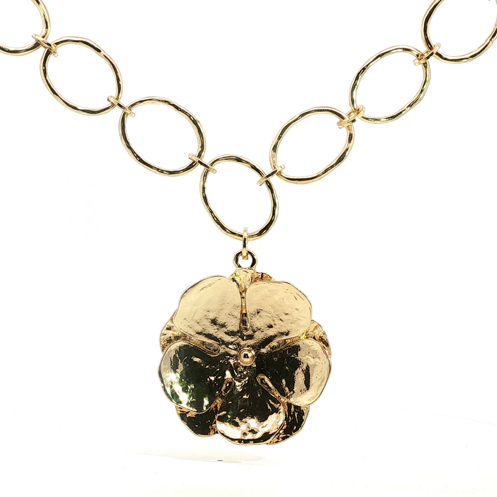 Textured Floral Pendant Necklace in Yellow Gold