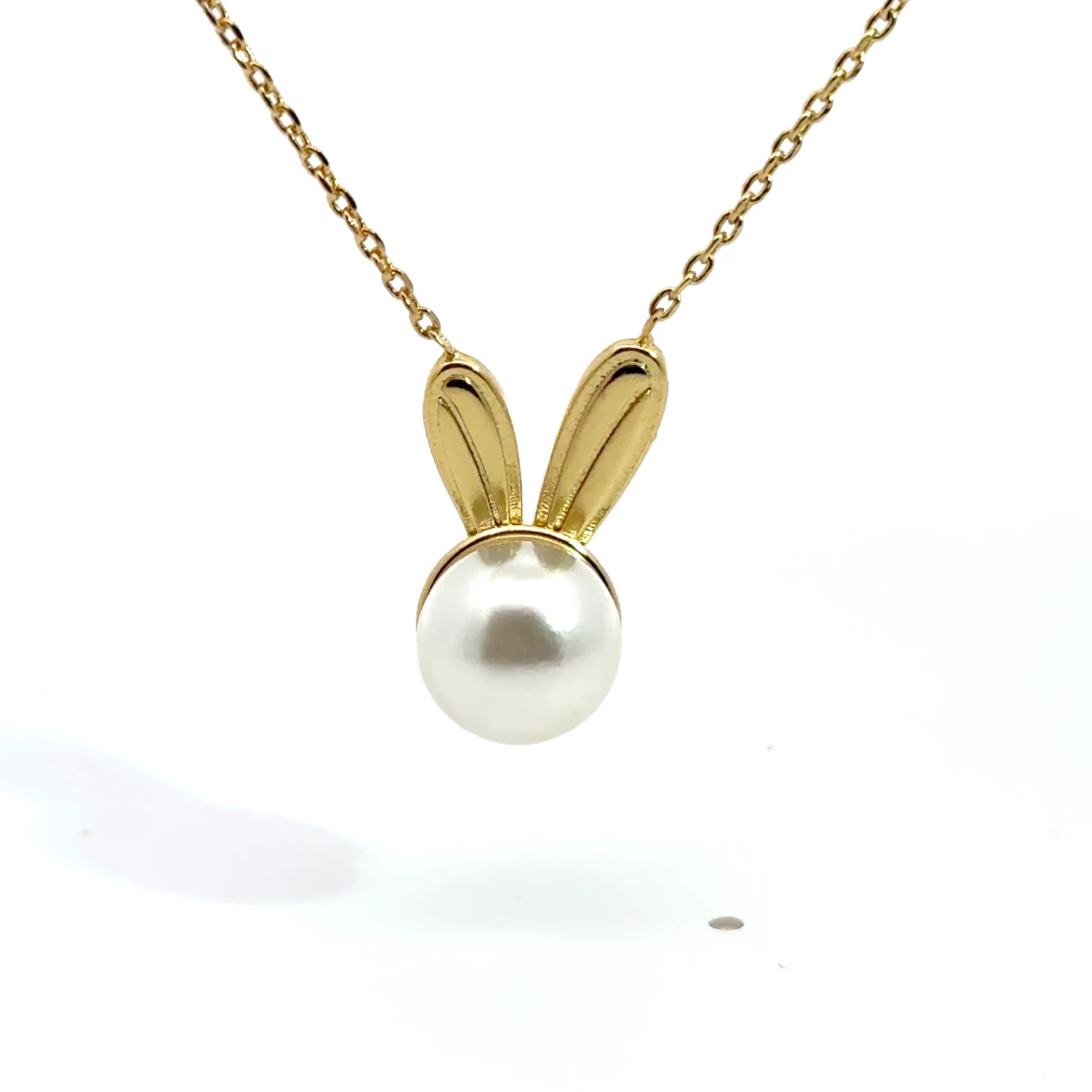 Yellow Gold Necklace with Round Cabochon Pearl