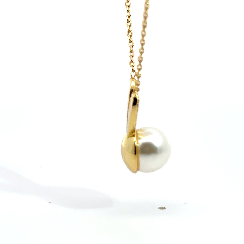Yellow Gold Necklace with Round Cabochon Pearl