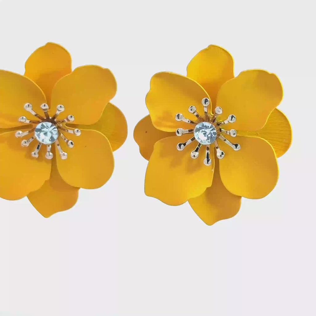 Yellow Gold Floral Stud Earrings with Round Cut Diamonds
