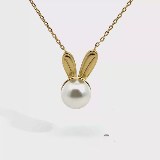 Yellow Gold Necklace with Round Cabochon Pearl