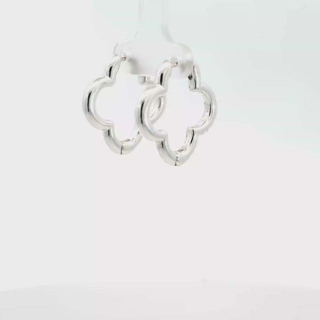 Clover-Shaped Silver Hoop Earrings in White Gold